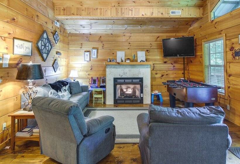 Sevierville Cabin W/ Hot Tub & Outdoor Amenities!