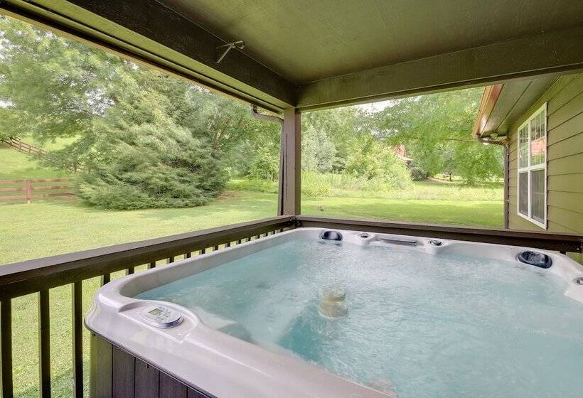 Sevierville Cabin W/ Private Hot Tub & Fire Pit