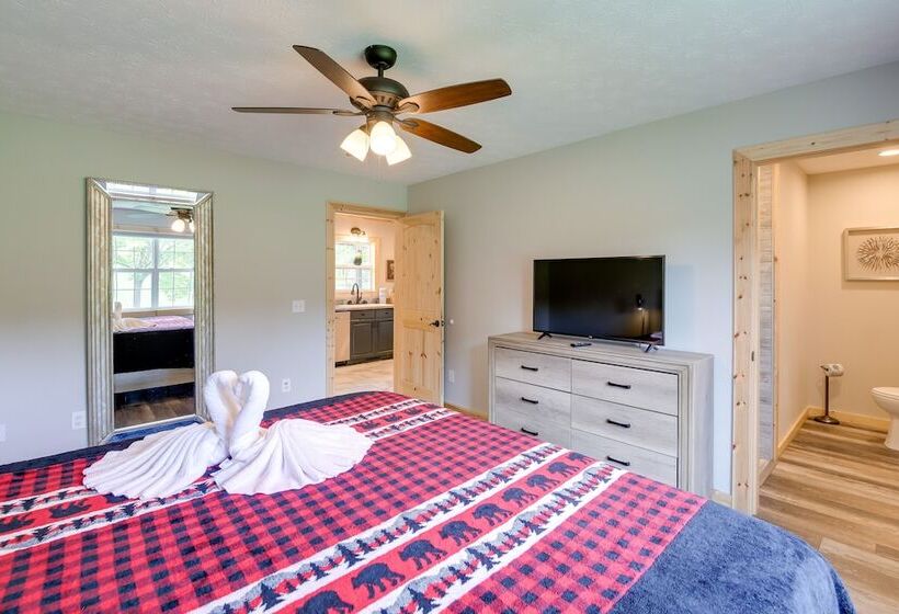 Sevierville Cabin W/ Private Hot Tub & Fire Pit