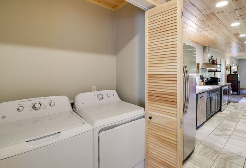 Sevierville Cabin W/ Private Hot Tub & Fire Pit