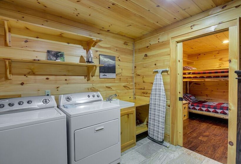 Sevierville Sanctuary   Huge Game Room & Hot Tub!