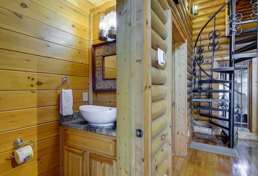 Sevierville Sanctuary   Huge Game Room & Hot Tub!