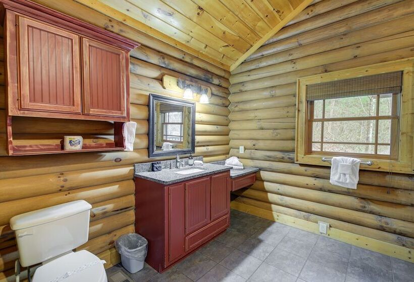 Sevierville Sanctuary   Huge Game Room & Hot Tub!