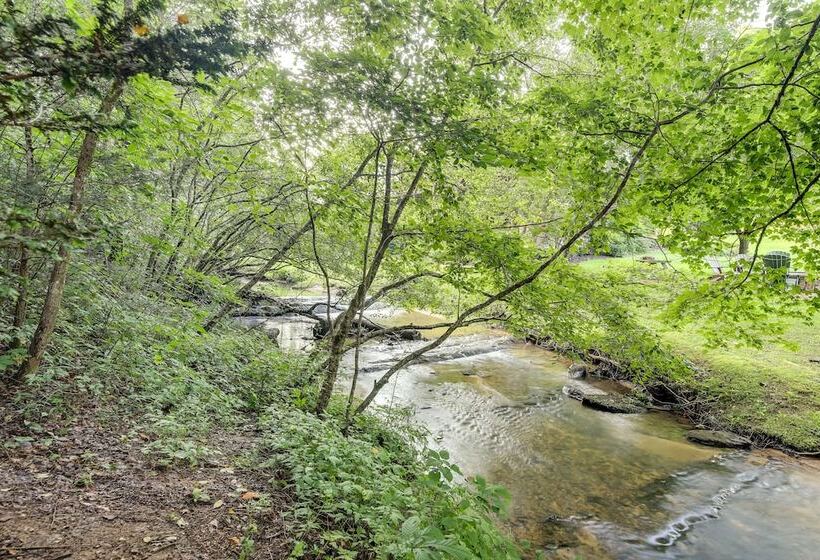 Sevierville Sanctuary   Huge Game Room & Hot Tub!