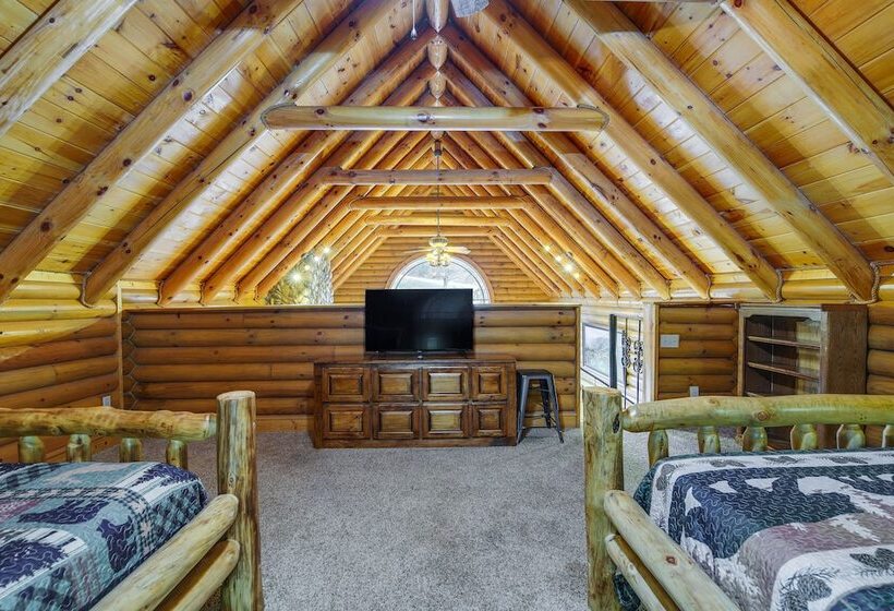 Sevierville Sanctuary   Huge Game Room & Hot Tub!