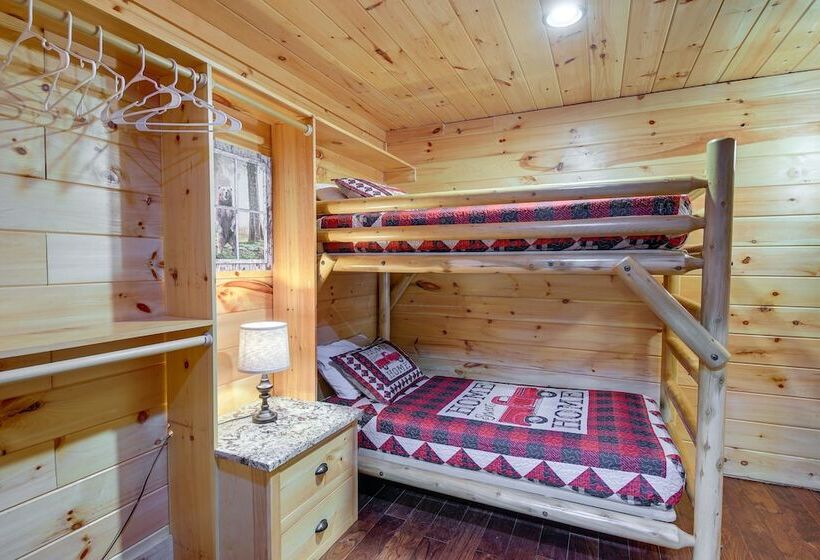 Sevierville Sanctuary   Huge Game Room & Hot Tub!