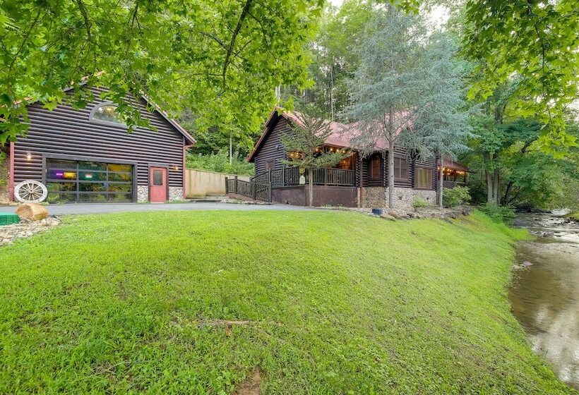 Sevierville Sanctuary   Huge Game Room & Hot Tub!