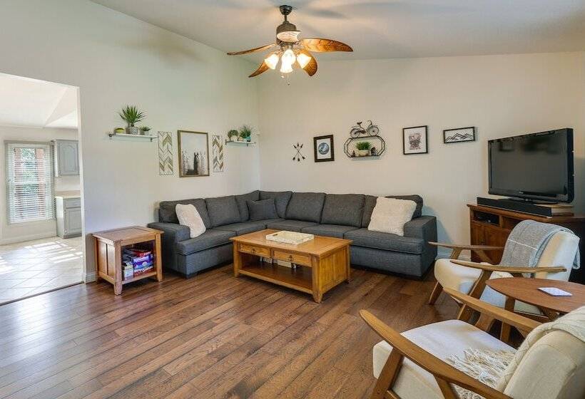 Single Story Webb City Home W/ Deck & Gas Grill!