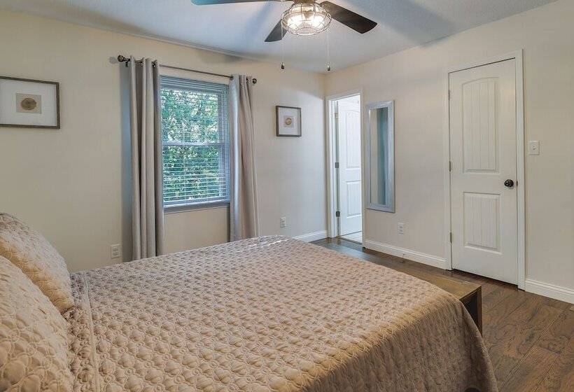 Single Story Webb City Home W/ Deck & Gas Grill!