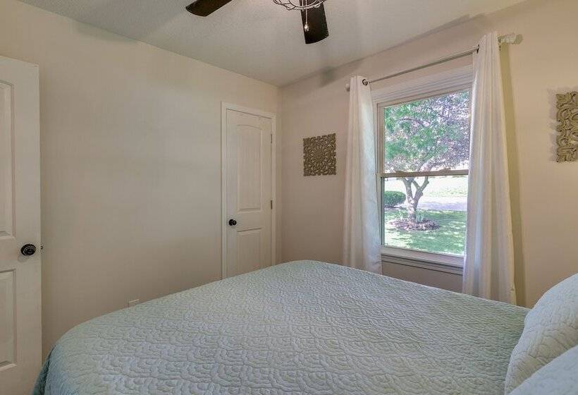 Single Story Webb City Home W/ Deck & Gas Grill!