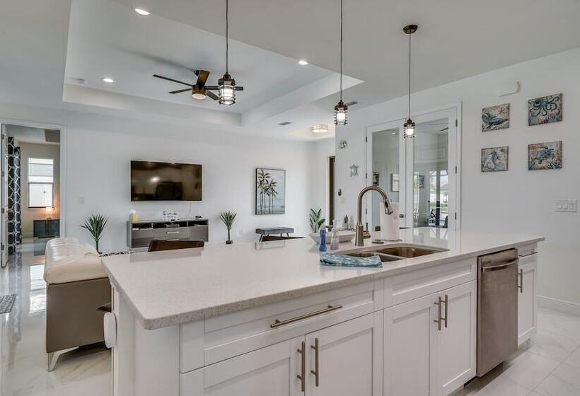 10 Mi To Yacht Club Public Beach: Getaway W/ Pool