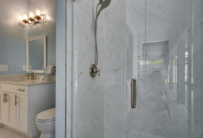 10 Mi To Yacht Club Public Beach: Getaway W/ Pool