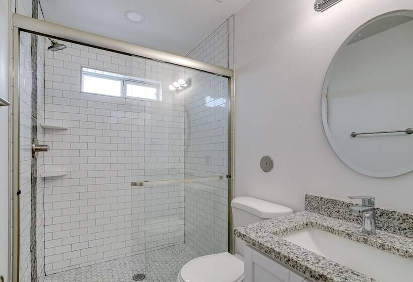 Sleek + Modern El Paso Retreat ~ 6 Mi To Downtown!