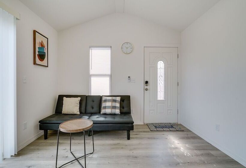 Sleek + Modern El Paso Retreat ~ 6 Mi To Downtown!