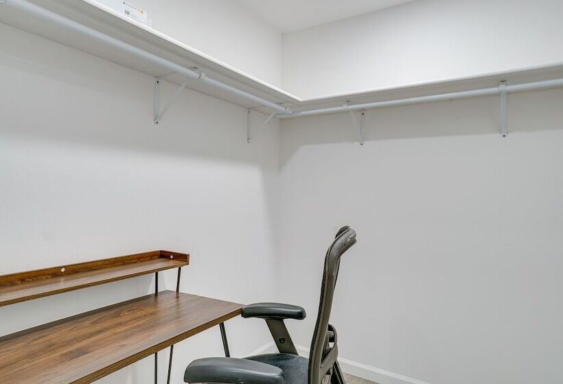 Sleek + Modern El Paso Retreat ~ 6 Mi To Downtown!