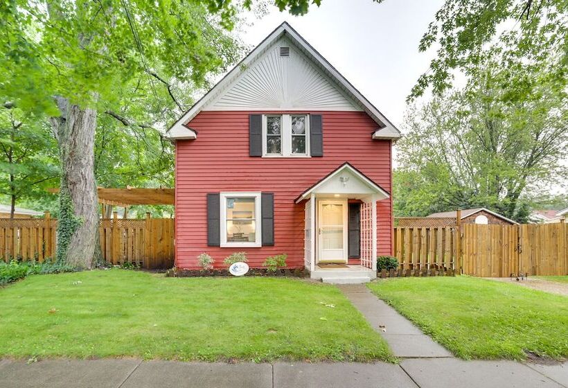 South Haven Oasis   Private Hot Tub, Pool & Grill!