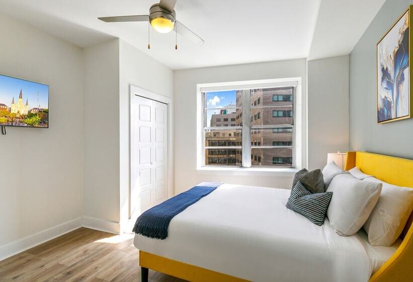 Spacious 4br Condo In New Orleans