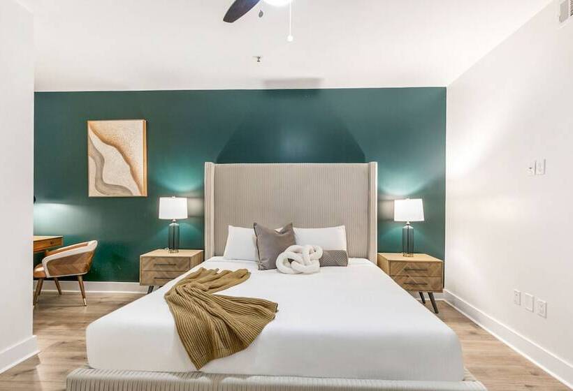 Spacious 4br Condo In New Orleans