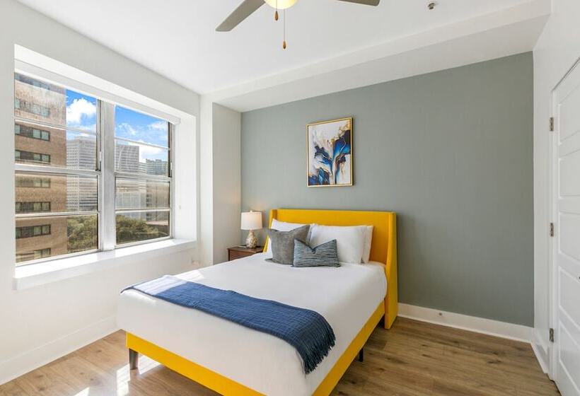 Spacious 4br Condo In New Orleans