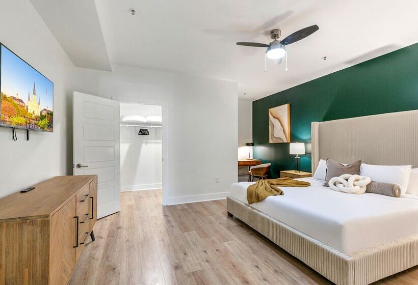 Spacious 4br Condo In New Orleans