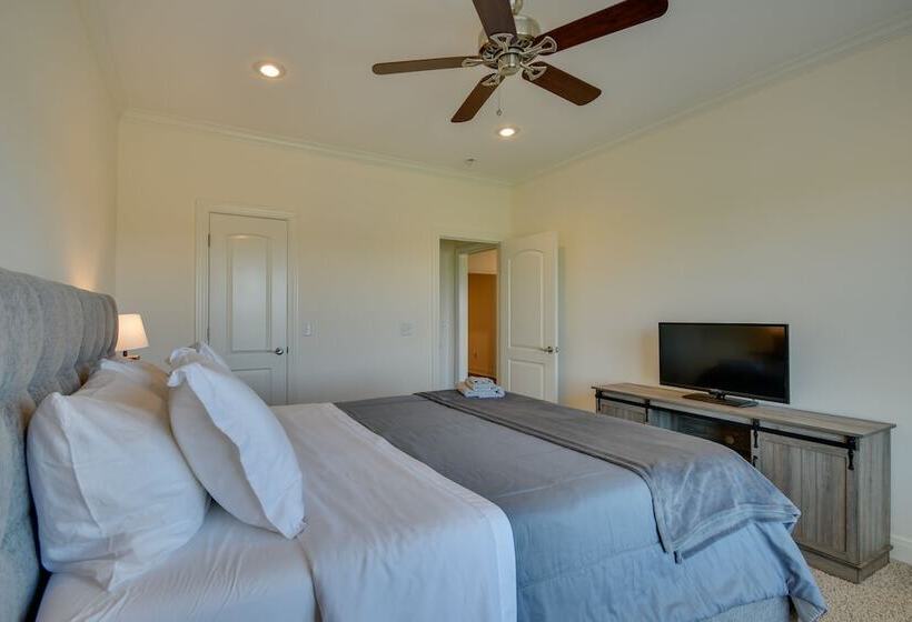 Spacious Amarillo Home: 6 Mi To Downtown!