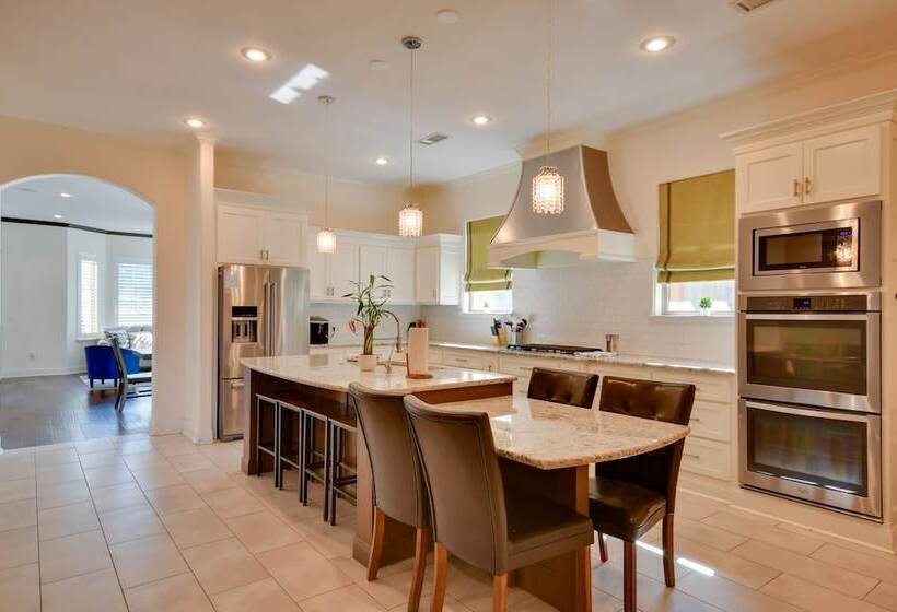 Spacious Amarillo Home: 6 Mi To Downtown!