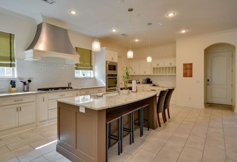 Spacious Amarillo Home: 6 Mi To Downtown!