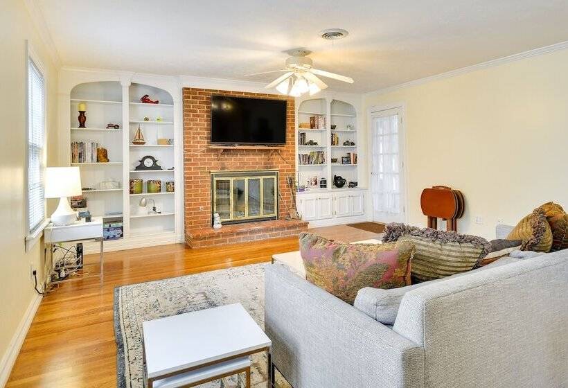 Spacious Amarillo Home With Shared Fire Pit!