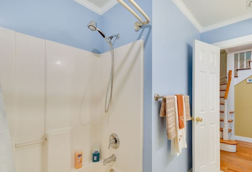 Spacious Amarillo Home With Shared Fire Pit!