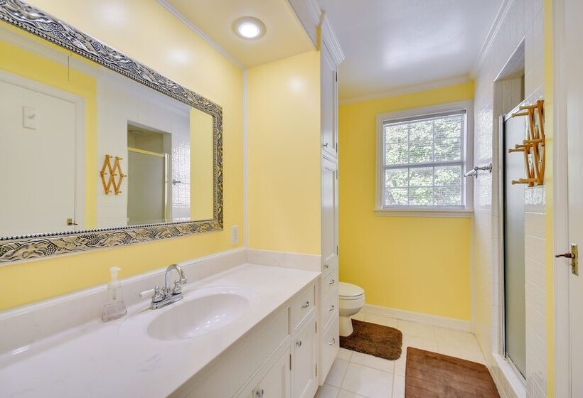 Spacious Amarillo Home With Shared Fire Pit!