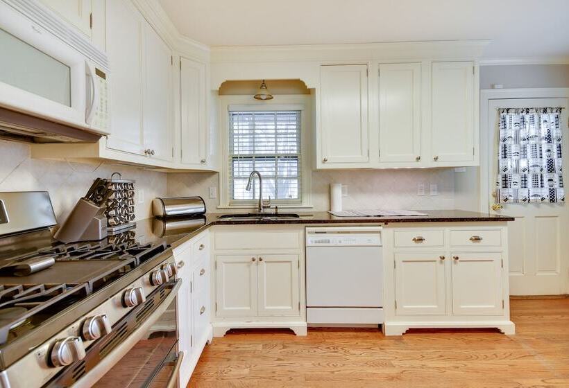 Spacious Amarillo Home With Shared Fire Pit!