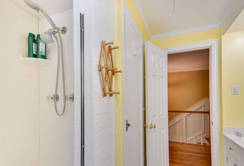 Spacious Amarillo Home With Shared Fire Pit!