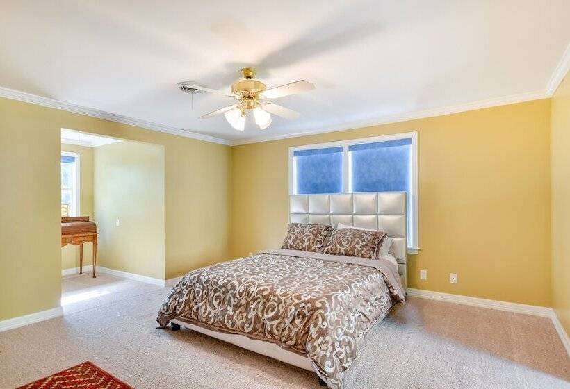 Spacious Amarillo Home With Shared Fire Pit!