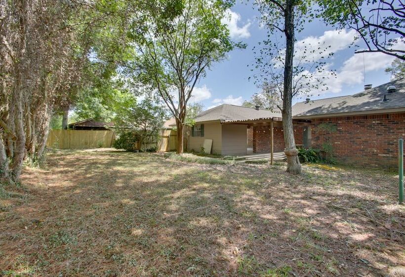 Spacious Baton Rouge Home Rental: 12 Mi To Lsu!