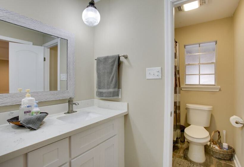 Spacious Baton Rouge Home Rental: 12 Mi To Lsu!