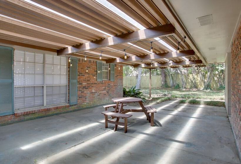 Spacious Baton Rouge Home Rental: 12 Mi To Lsu!