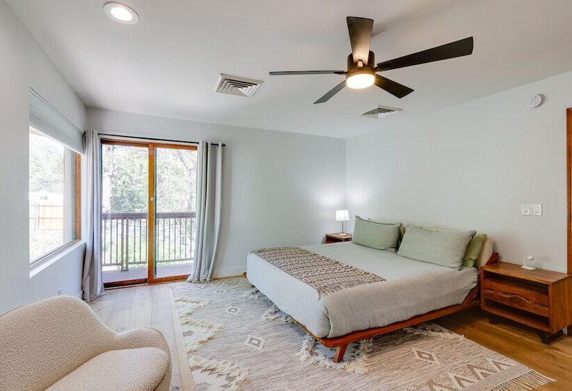 Spacious Flagstaff Cabin W/ Hot Tub & Fire Pit!