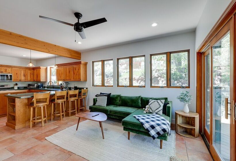 Spacious Flagstaff Cabin W/ Hot Tub & Fire Pit!