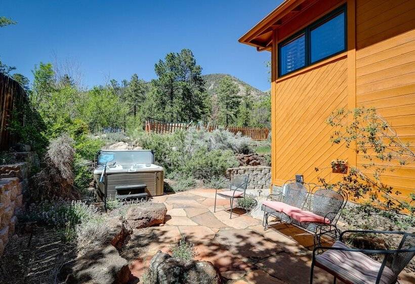 Spacious Flagstaff Cabin W/ Hot Tub & Fire Pit!