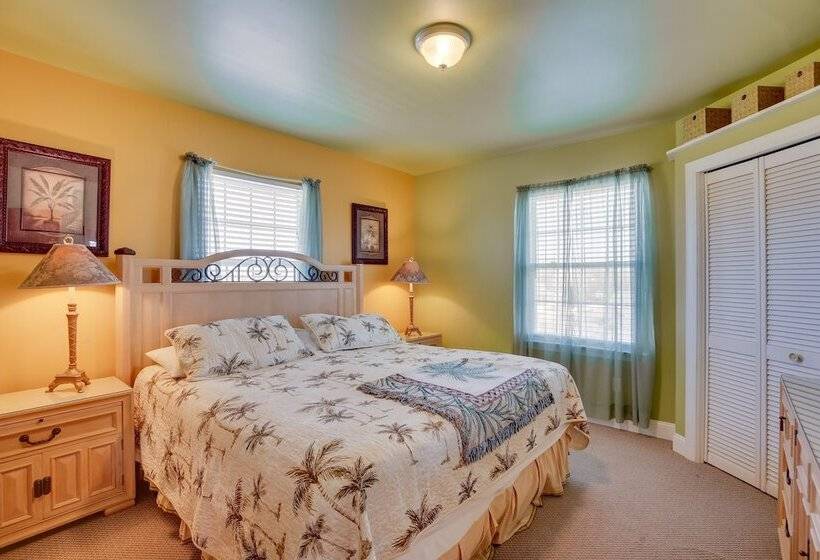 Spacious Jersey Shore Getaway: Walk To Beach!