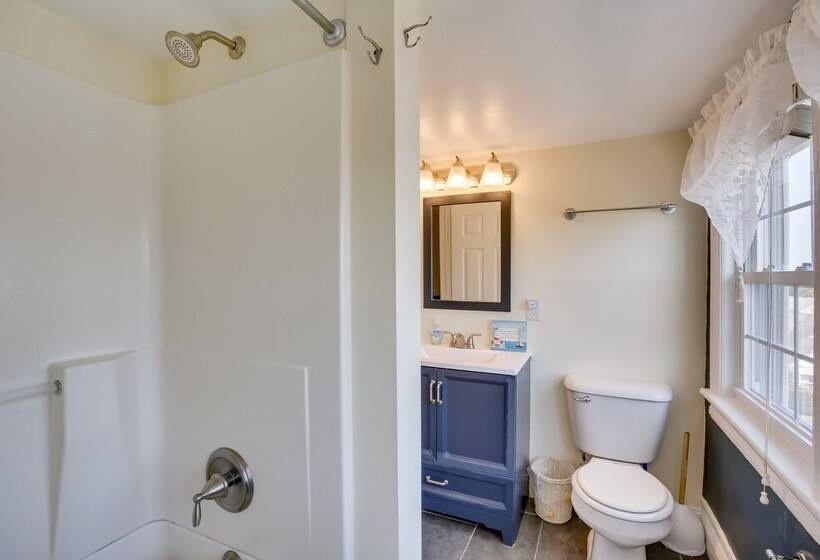 Spacious Jersey Shore Getaway: Walk To Beach!