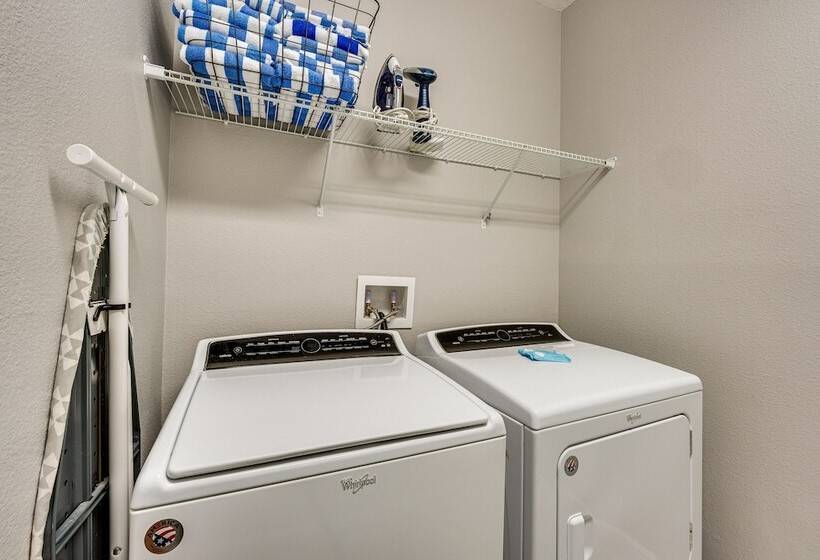 Spacious Kissimmee Escape, Close To Disney World!