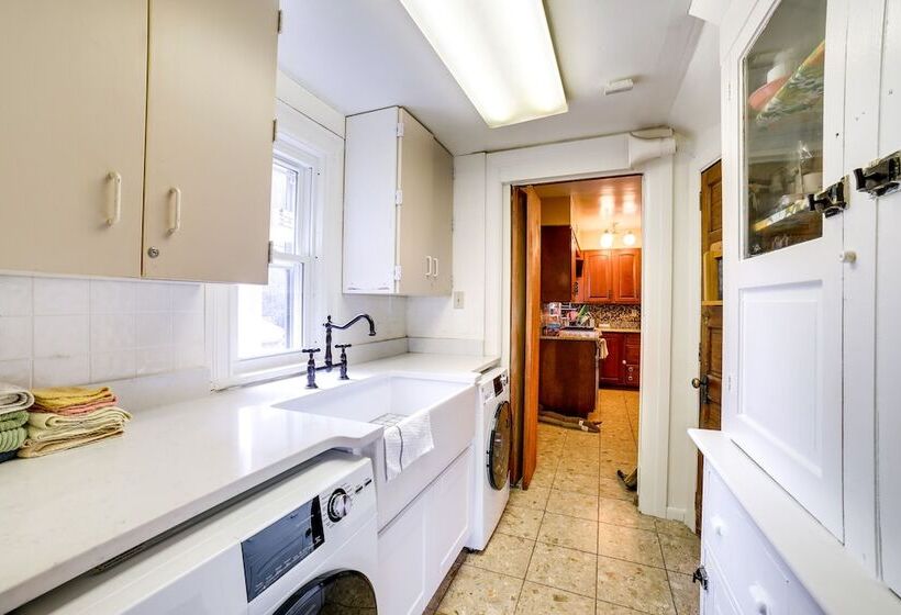 Spacious Pittsburgh Rental: Walk To Frick Park!