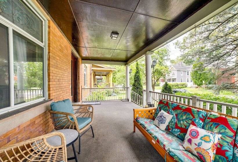 Spacious Pittsburgh Rental: Walk To Frick Park!