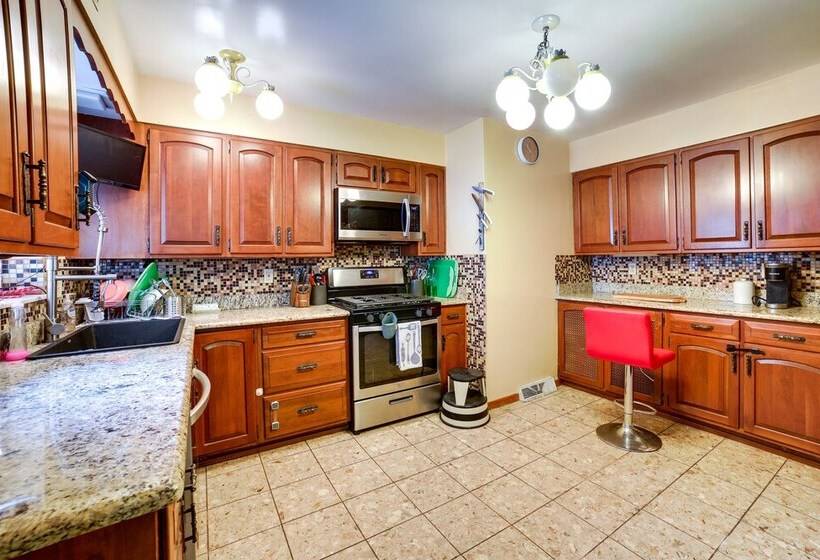 Spacious Pittsburgh Rental: Walk To Frick Park!