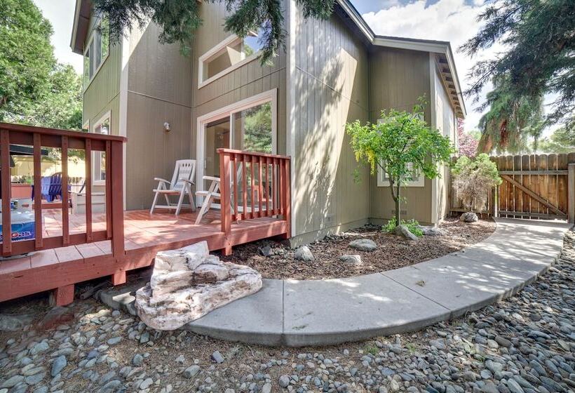 Spacious Reno Home W/ Deck ~ 1 Mi To Downtown!