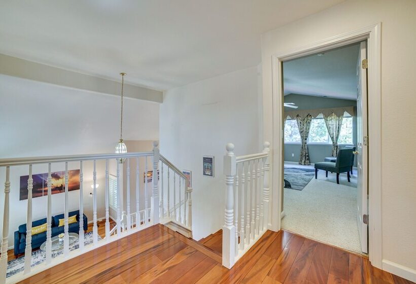 Spacious Reno Home W/ Deck ~ 1 Mi To Downtown!