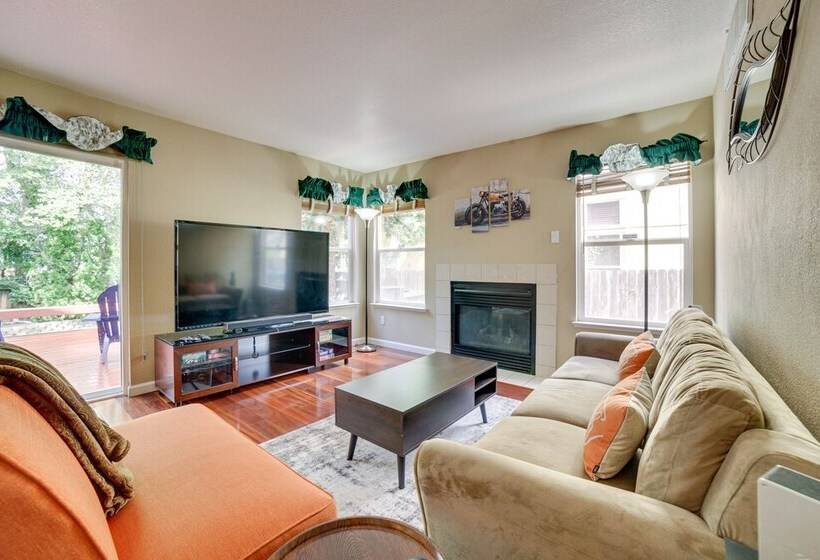 Spacious Reno Home W/ Deck ~ 1 Mi To Downtown!