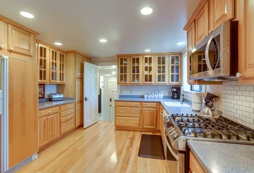 Spacious Tahoe City Retreat < 2 Mi To Lake Tahoe!