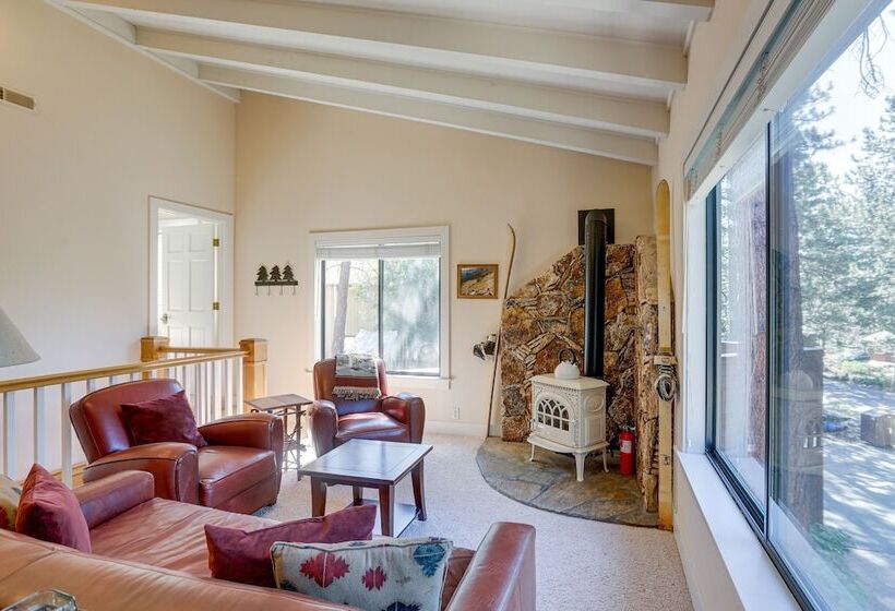 Spacious Tahoe City Retreat < 2 Mi To Lake Tahoe!